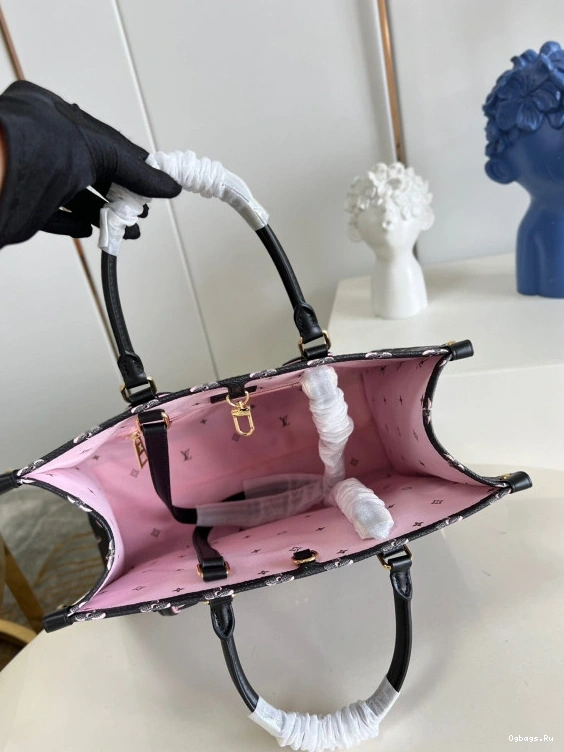 LOUIS ONTHEGO VUITTON 0401